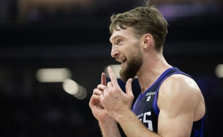 Sabonis priartėjo prie NBA rekordo, bet gynėjo nesulaikę "Kings" krito namuose